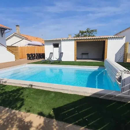 Hébergement de vacances Maison Familiale Avec Piscine Chauffee *